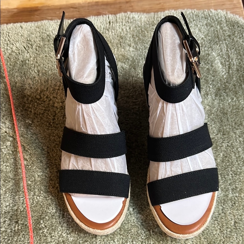 Women’s sz 6.5 M Unisa Unpaygee black wedge heel